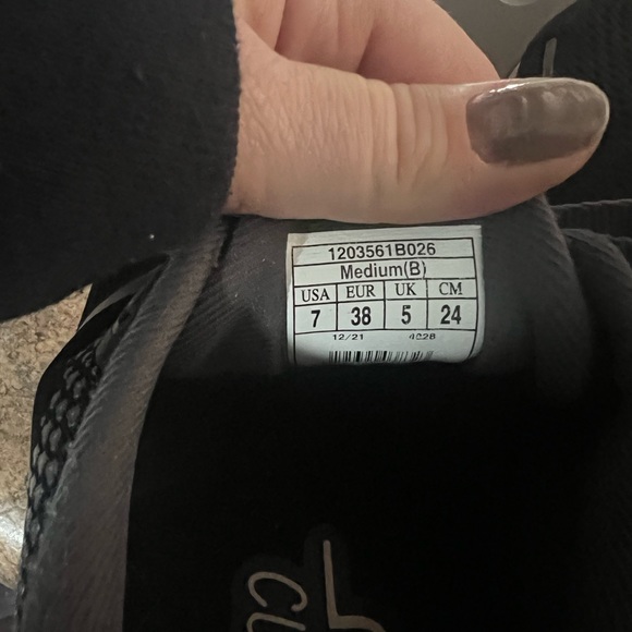 Women’s Brooks - Picture 4 of 5